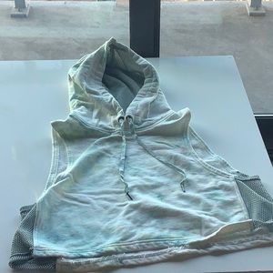 Sleeveless sweatshirt